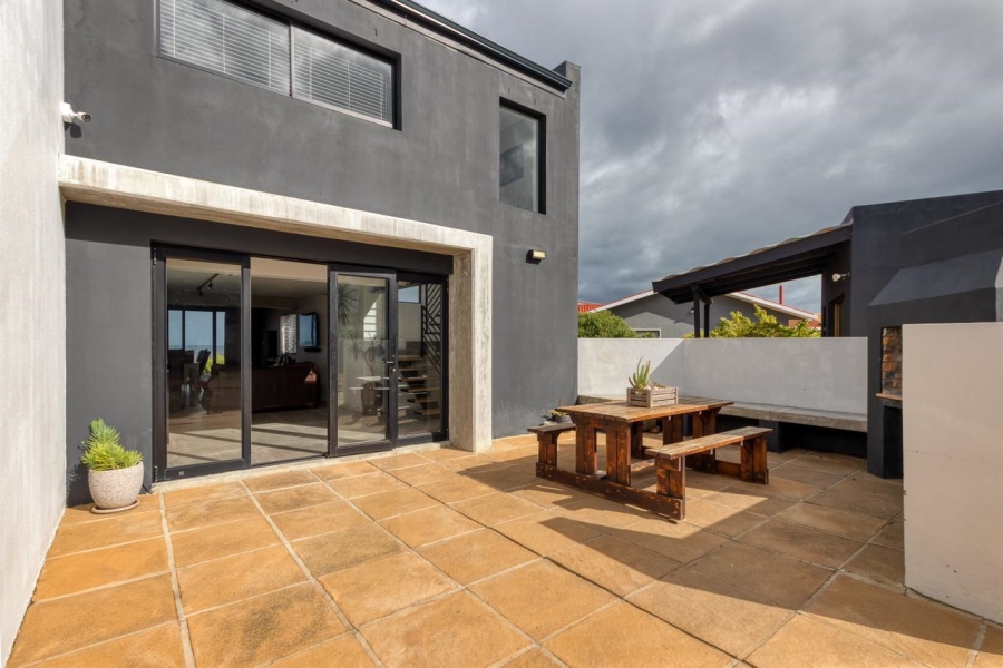 5 Bedroom Property for Sale in Sandbaai Western Cape